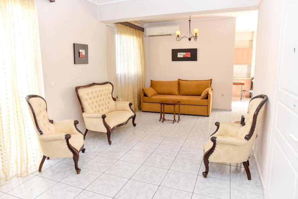 Aposperite Apartment Kalamata Bagian luar foto